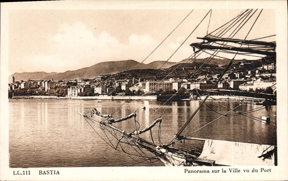Bastia — Panorama der Stadt vom Hafen aus — LL.111 - Vorderseite