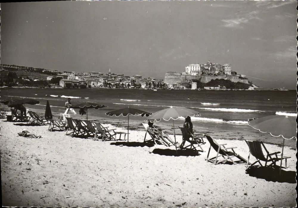 Calvi (Korsika) — Strand und Stadt — Éditions Photographiques KALLISTE - Vorderseite