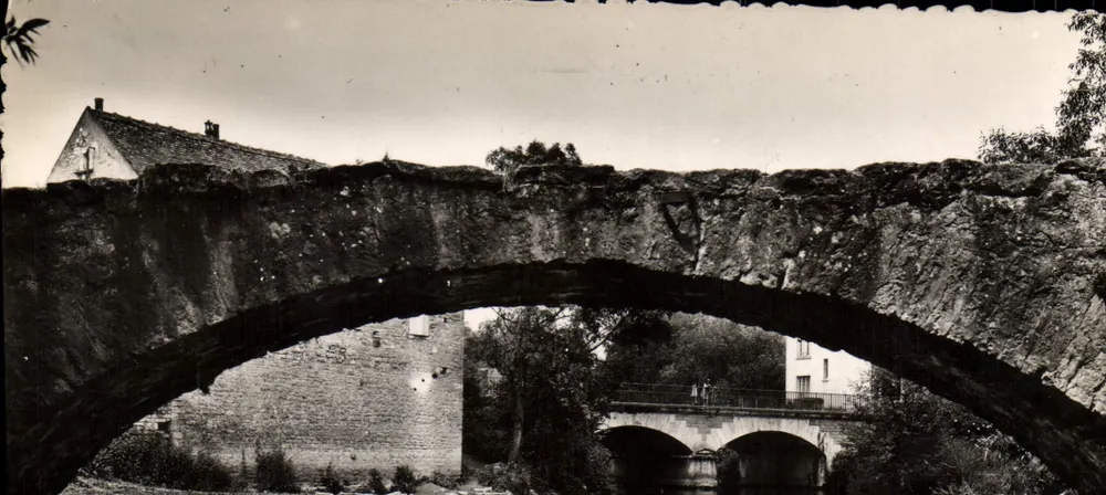 Les Laumes (Côte-d'Or) — Pont des Romains — Imp. BOURGEOIS, Chalon-sur-Saône - Voorkant