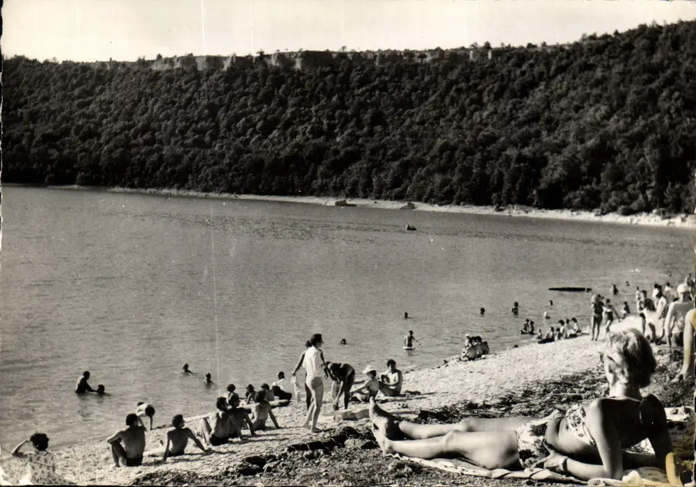 O Lago Chalain — Paisagens do Jura — Les Éditions J. CELLARD - Frente