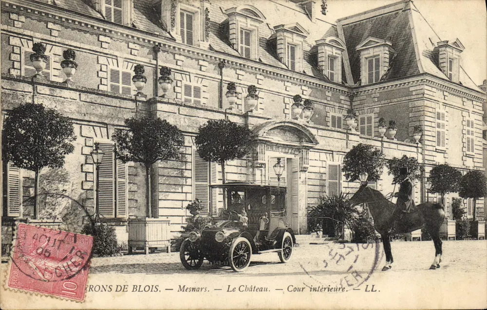 Château de Blois — Mesnars — Cour intérieure — LL. - Recto
