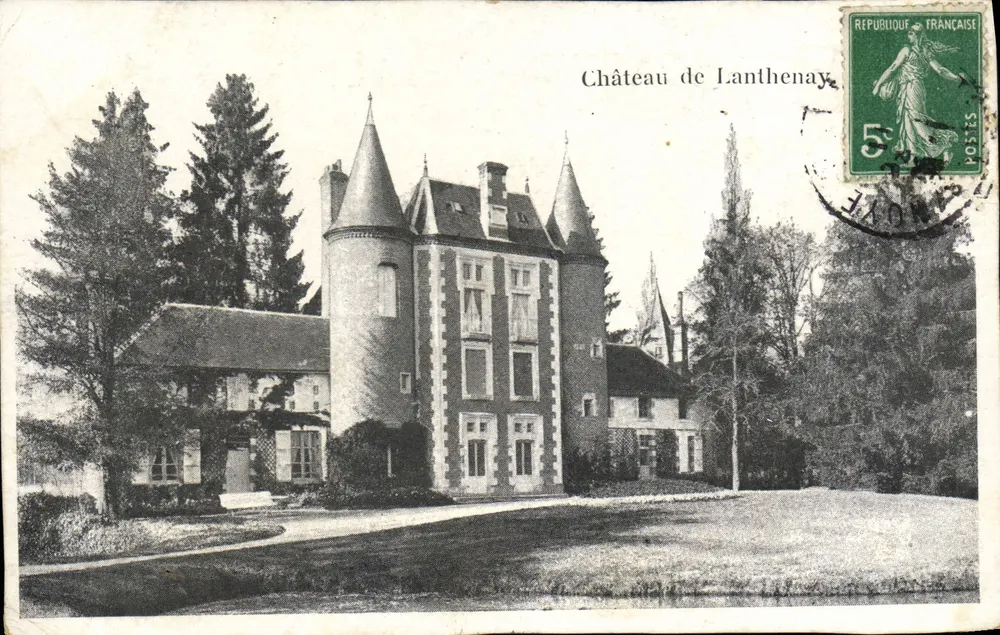 Castelo de Lanthenay — vista do castelo com torres cônicas — editor desconhecido, número de série não visível - Frente