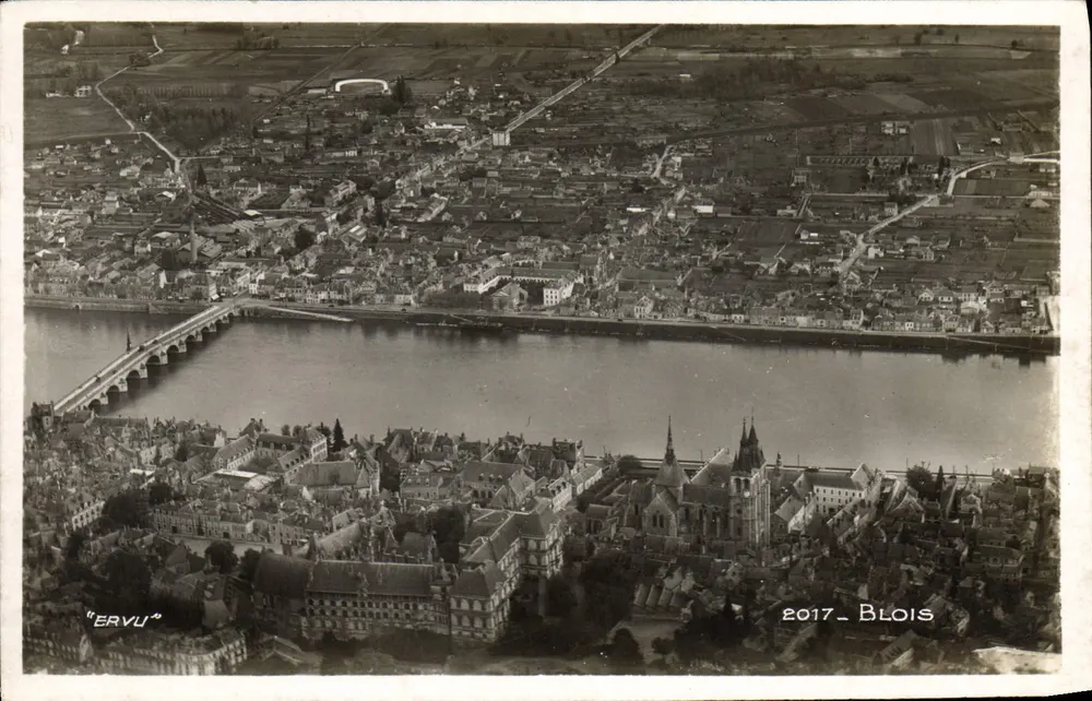 Aerial View of Blois — on the Loire — Éd. Vues Aériennes de France - Vorderseite
