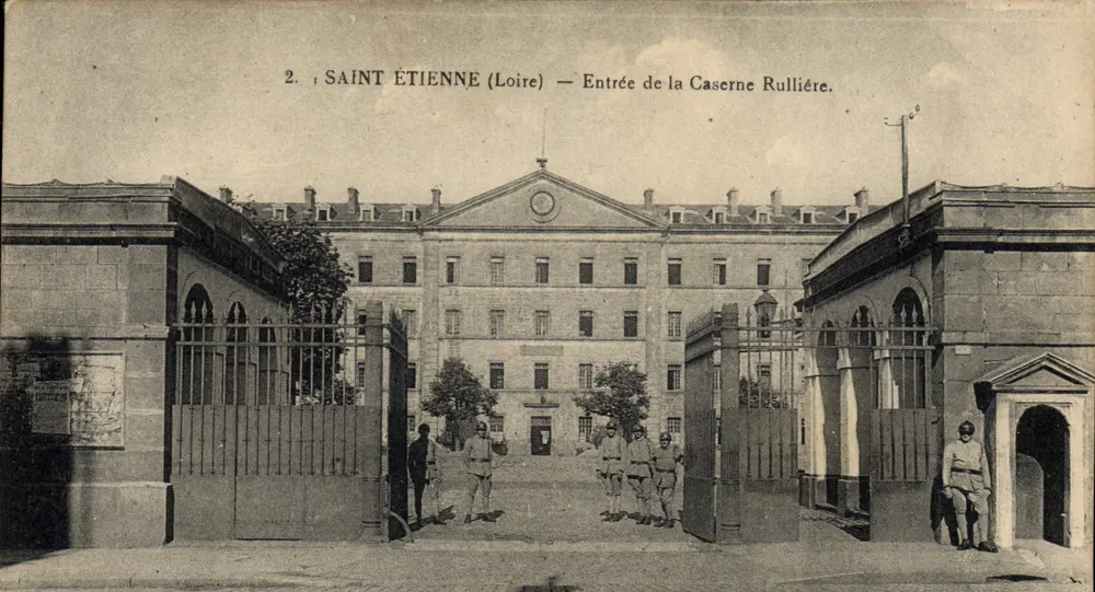 Saint-Étienne (Loire) — Entrada da Caserne Rullière. - Frente