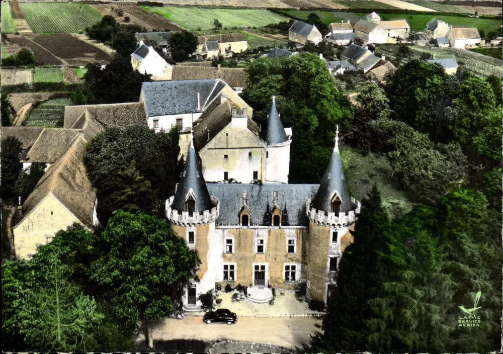 Chagny (Saône-et-Loire) — Luftbild des Schlosses — Lapil Service Aérien - Vorderseite