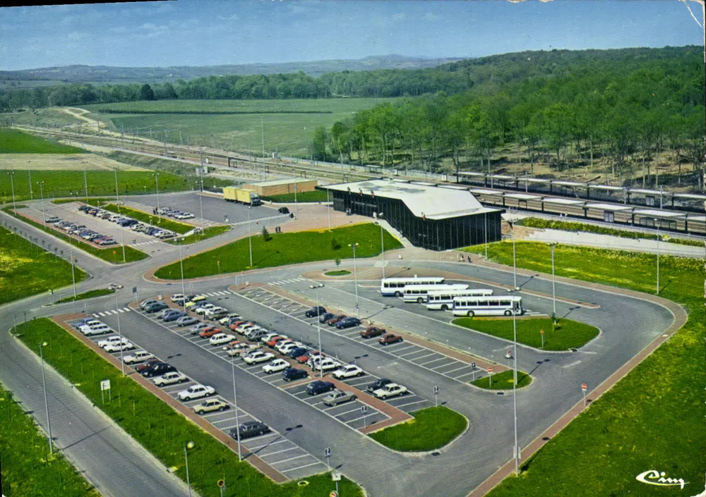 Le Creusot-Montchanin T.G.V.-Bahnhof — Luftbild — Cing - Vorderseite