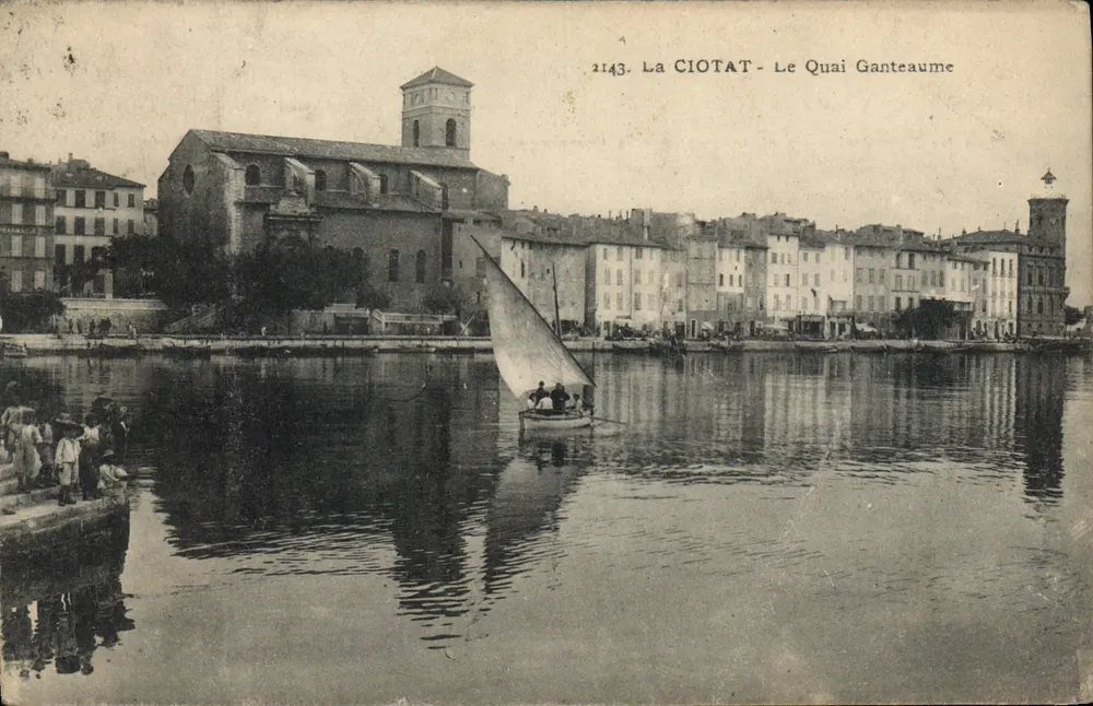 La Ciotat - Der Ganteaume-Kai — Ansicht des Hafens mit Segelboot und Kirche — Verlag: Phototypie Ganteaume, Nr. 2143 - Vorderseite