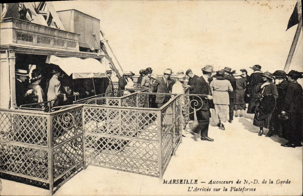 Marseille — Aufzüge der N.-D. de la Garde — Ankunft auf der Plattform - Vorderseite