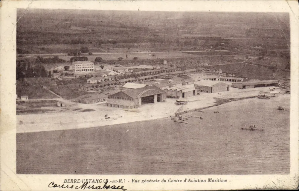 Berre-l'Étang (B.-du-R.) — Allgemeiner Blick auf das Zentrum für Seeflug — Cours Mirabeau - Vorderseite