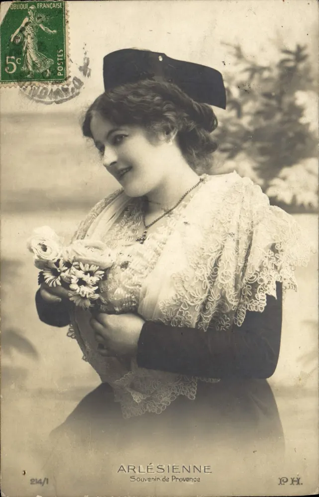Arlésienne — Lembrança da Provência — P.H. n° 214/1 - Frente
