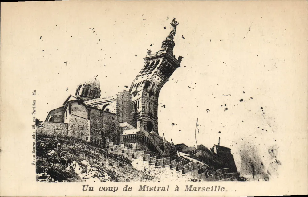 Um golpe de Mistral em Marselha — Igreja e estátua do Monte Sainte-Victoire — Foto Bourse Adda, Marselha - Frente
