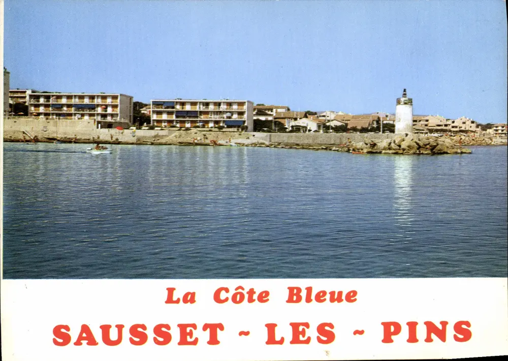 Sausset - Les Pins - La Côte Bleue — vista do porto com farol e edifícios - Frente