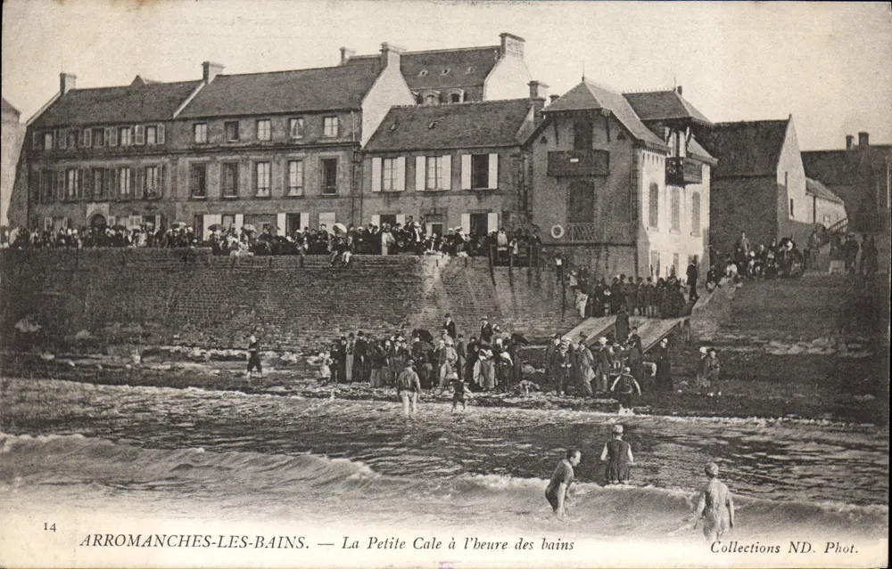 Arromanches-les-Bains — La Petite Cale all'ora dei bagni — Collezioni ND. Fot. - Recto