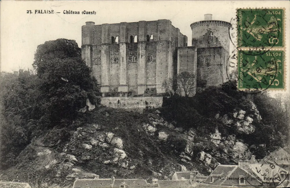 Falaise — Castelo (Oeste) — C. Jeanne Hill, fot. Falaise - Frente