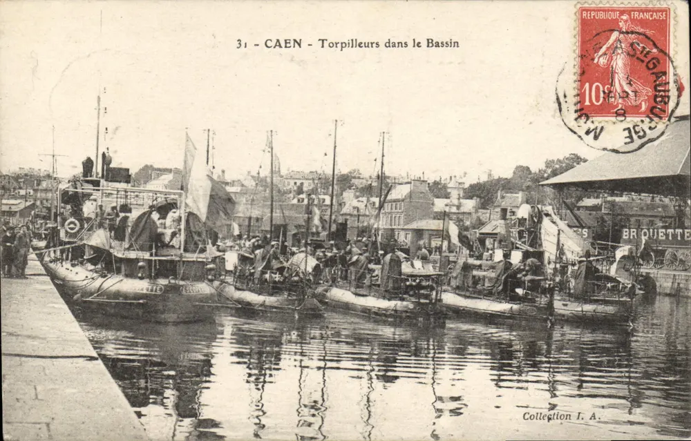 CAEN - Torpedeiros no Estaleiro — Coleção I. A. - Frente