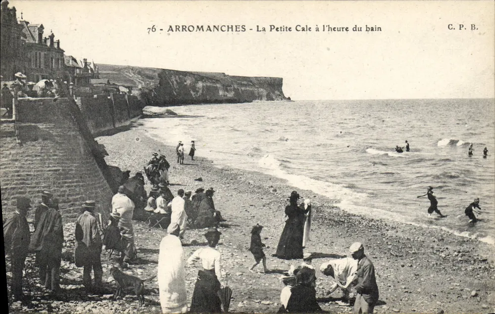 Arromanches - La Petite Cale no horário do banho — C.P.B. n°76 - Frente