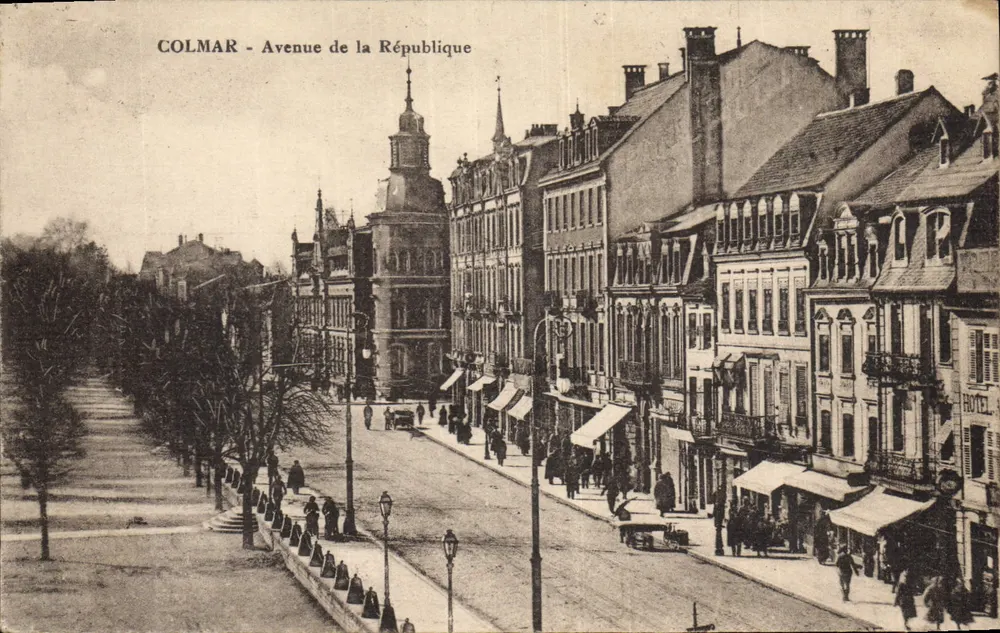 Colmar - Avenue de la République — stadsgezicht met hotel en gebouwen - Voorkant
