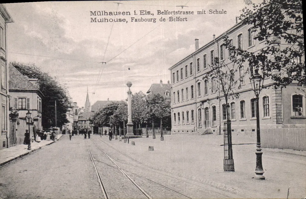 Mülhausen i. Els., Belfortstraße mit Schule — Mulhouse, Faubourg de Belfort - Frente