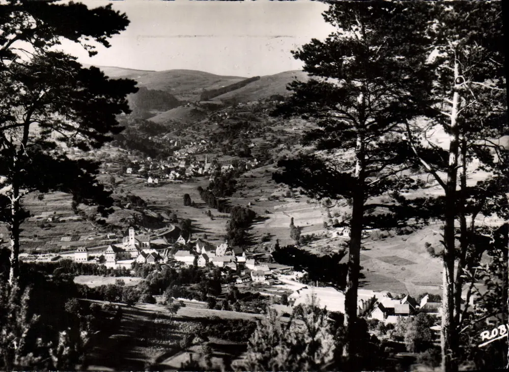 La Vallée de Munster — Vue sur Stosswhir et Soultzeren — Edition HERZOG Robert - Munster - Recto