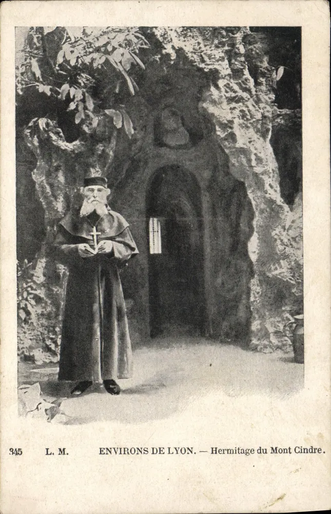 Ao redor de Lyon — Hermitage do Mont Cindre — L.M. n°345 - Frente