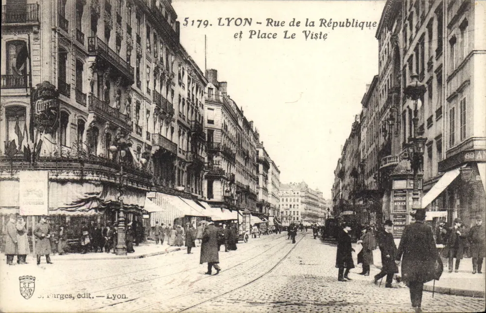 LYON - Rue de la République et Place Le Viste — J. L'Argues, édit. — Lyon, n° 5179 - Recto