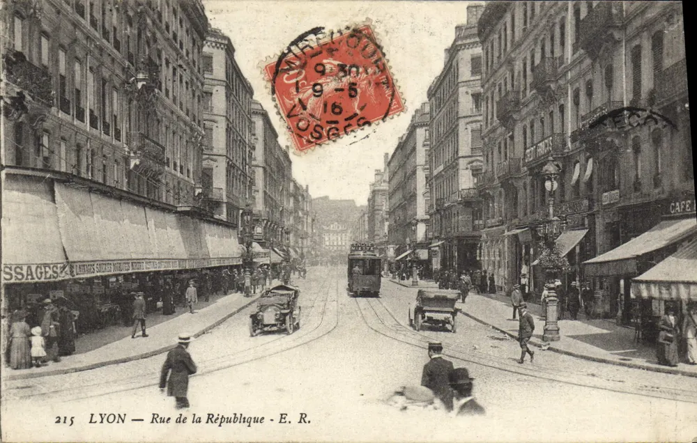 LYON — Rue de la République — E. R. - Frente