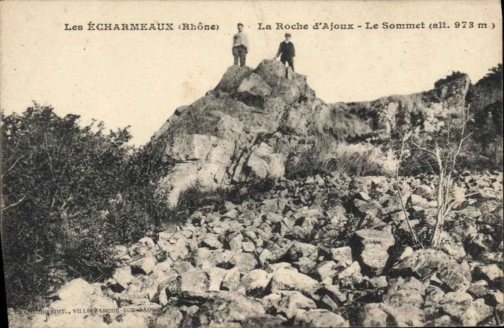 Les ÉCHARMEAUX (Rhône) — A Roche d'Ajoux — O Cume (alt. 978 m.) — Champion Édit., Villefranche-sur-Saône - Frente