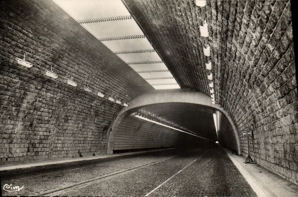 Entrada do Túnel Lyon-Vaise — Lyon (Rhône) — Fotografia Cimy - Frente