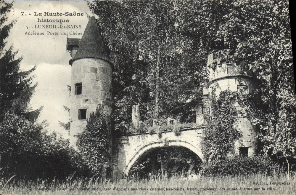 Historisches La Haute-Saône — Alte Eiche-Tür in Luxeuil-les-Bains — Reuchet, Fongerolles - Vorderseite
