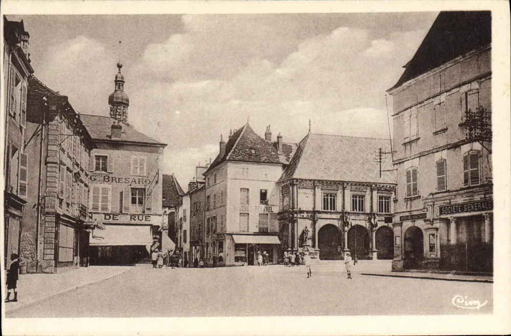 Gray (Haute-Saône) — Place de l'Hôtel-de-Ville — Cim - Vorderseite