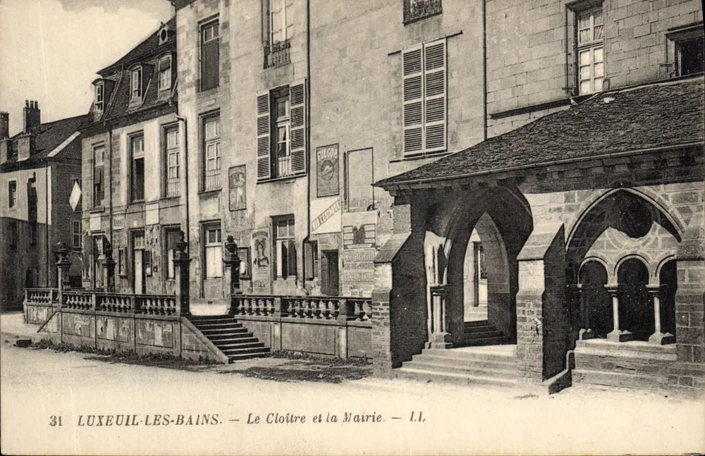 LUXEUIL-LES-BAINS — O Claustro e a Prefeitura — I.L. - Frente