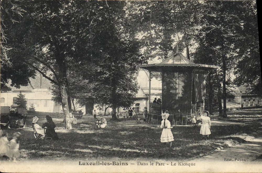 Luxeuil-les-Bains — No Parque — O Kiosco — Edit. Payen - Frente