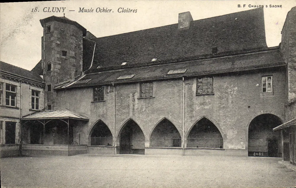 Cluny — Museu Ochier. Claustros — B. F. Chalon s/ Saône, n° 8032 - Frente