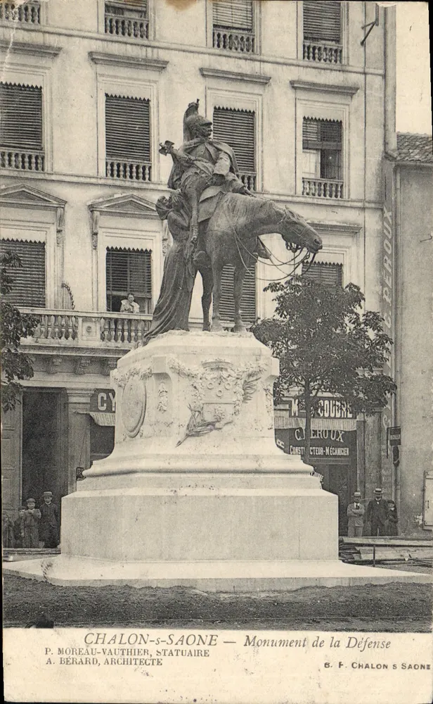 Chalon-sur-Saône — Monumento da Defesa — P. Moreau-Vauthier, escultor — A. Bérard, arquiteto - Frente