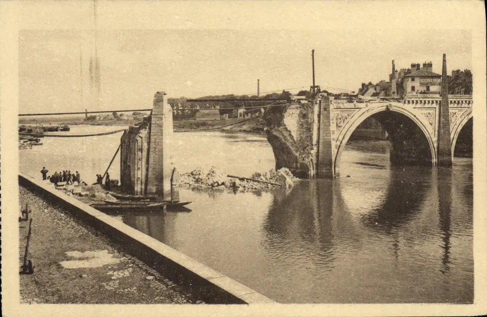 O Ponte Saint-Laurent — destruído pelos alemães — CHALON-sur-SAONE - Frente