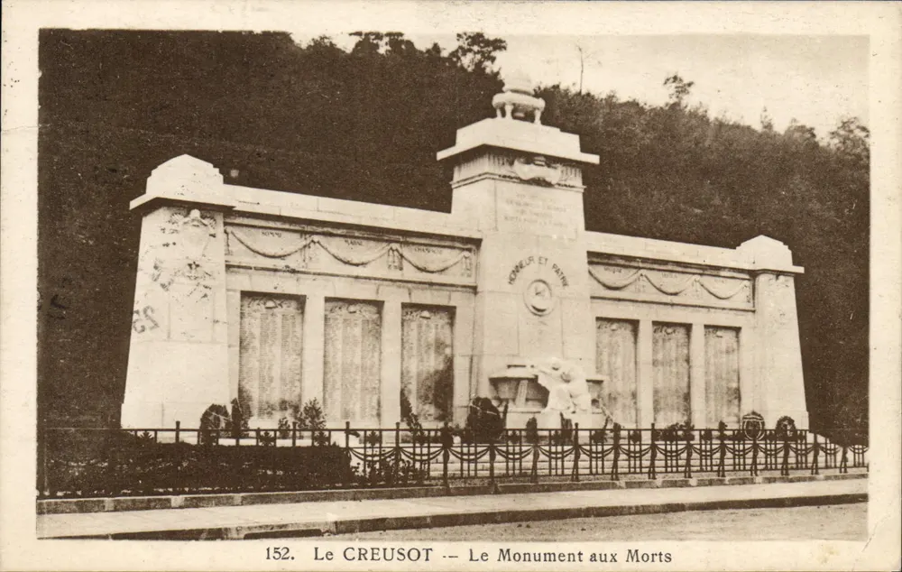 Le CREUSOT — O Monumento aos Mortos — P. ROUS-SAUD Editor - Frente