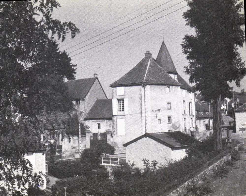 Castelo de La Colombière — Couches (Saône-et-Loire) — editor « La Colombière » - Frente