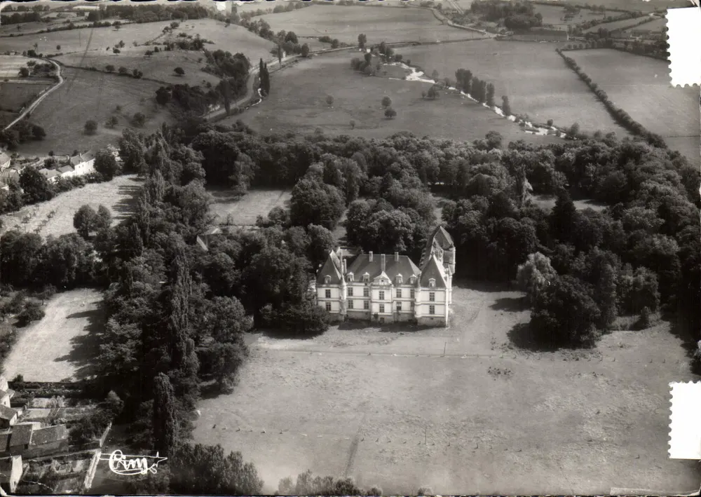 Cormatin (S.-et-L.) — Vue aérienne du Château — Éditions 'CIM' n°5038 - Recto