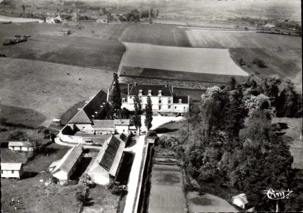 Chénovès (S.-et-L.) — Castello della Boutière — vista aerea — Crims - Recto