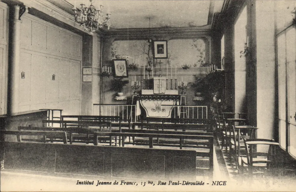 Innenansicht der Kirche des Instituts Jeanne de France — 13 bis, Rue Paul-Déroulède - NICE - Vorderseite