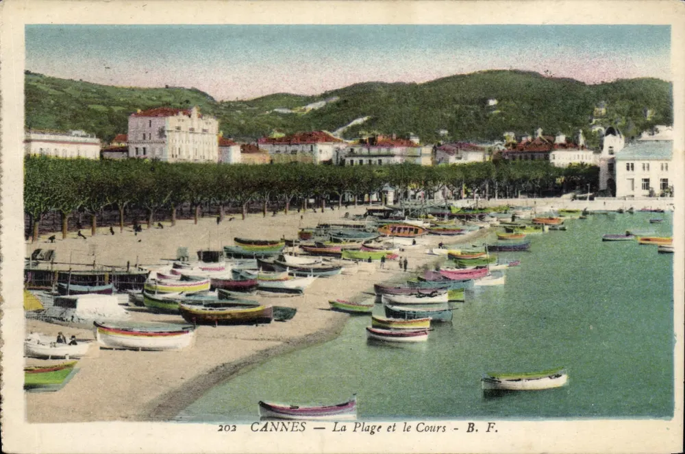 CANNES — A Praia e o Cours — B. F. — n° 203 - Frente