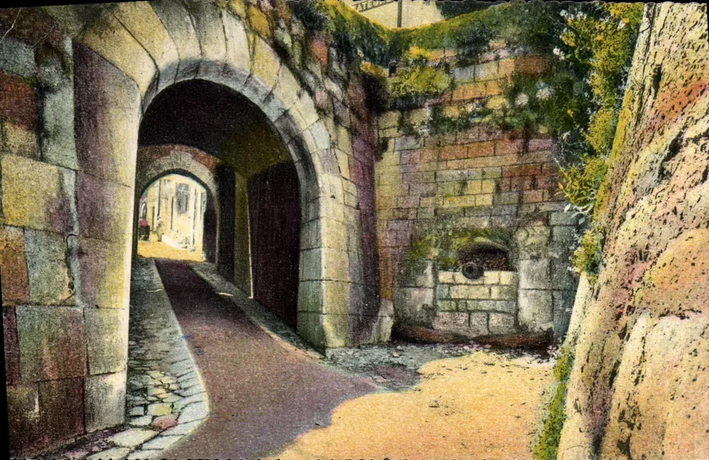 Entrada do castelo de Monte-Carlo — vista das arcos e do canhão — editor anônimo - Frente