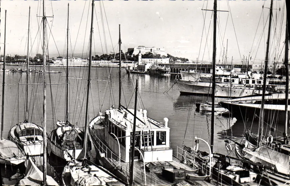 Antibes — Der Hafen und das Fort-Carré — Fotoreproduktion verboten - Vorderseite
