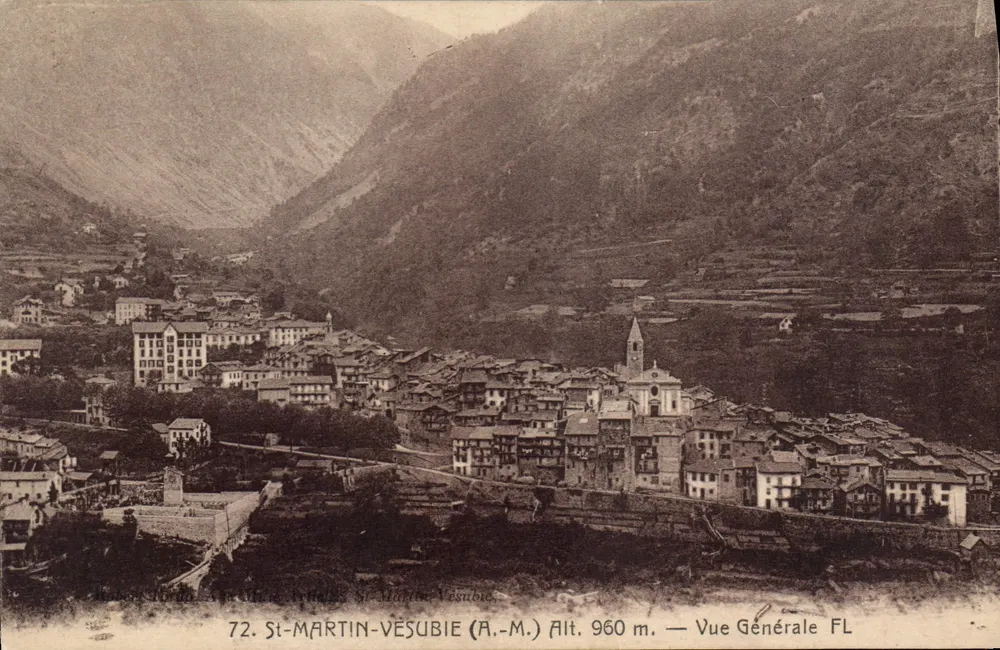 St-MARTIN-VÉSUBIE (A.-M.) — Vista Geral — Alt. 960 m — FL - Frente