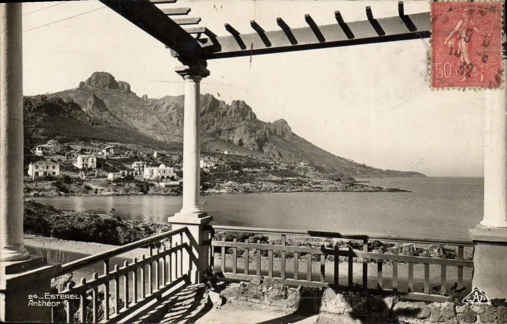 Anthéor — Vista do vilarejo e do porto — Editor C.A.P. Strugshour - Frente