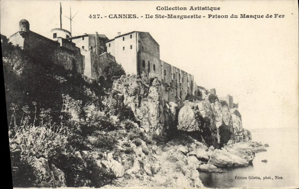 Cannes - Ilha Sainte-Marguerite - Prisão do Homem de Ferro — Coleção Artística, n°427, Edição Giletta, fot. Nice - Frente