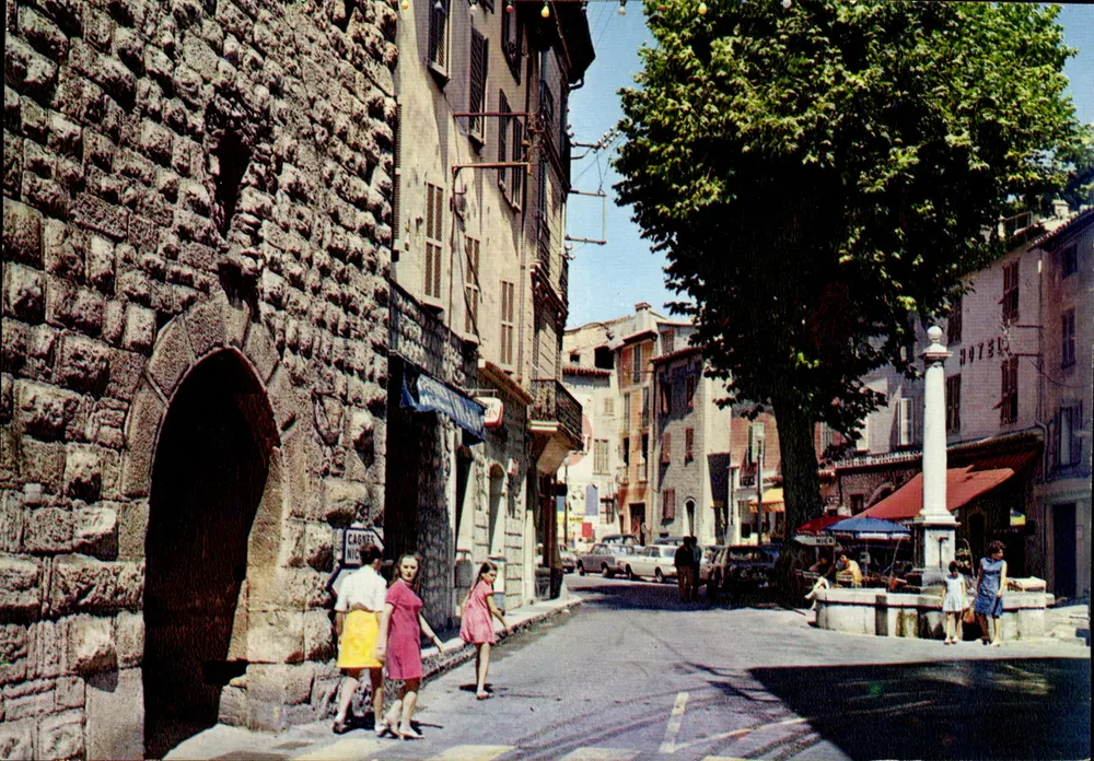 Cannes - Porta do Rempart e Fonte — Edições Elnacap, n° A 709 - Frente