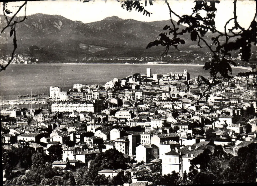Cannes — Vista geral — Les Editions MAR, Nice - Frente