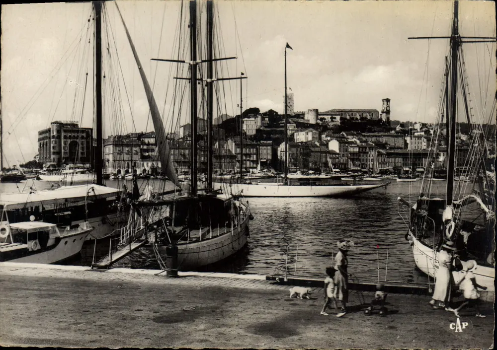 Cannes - O porto e o Monte Chevalier — C.A.P. — n° 16 - Frente