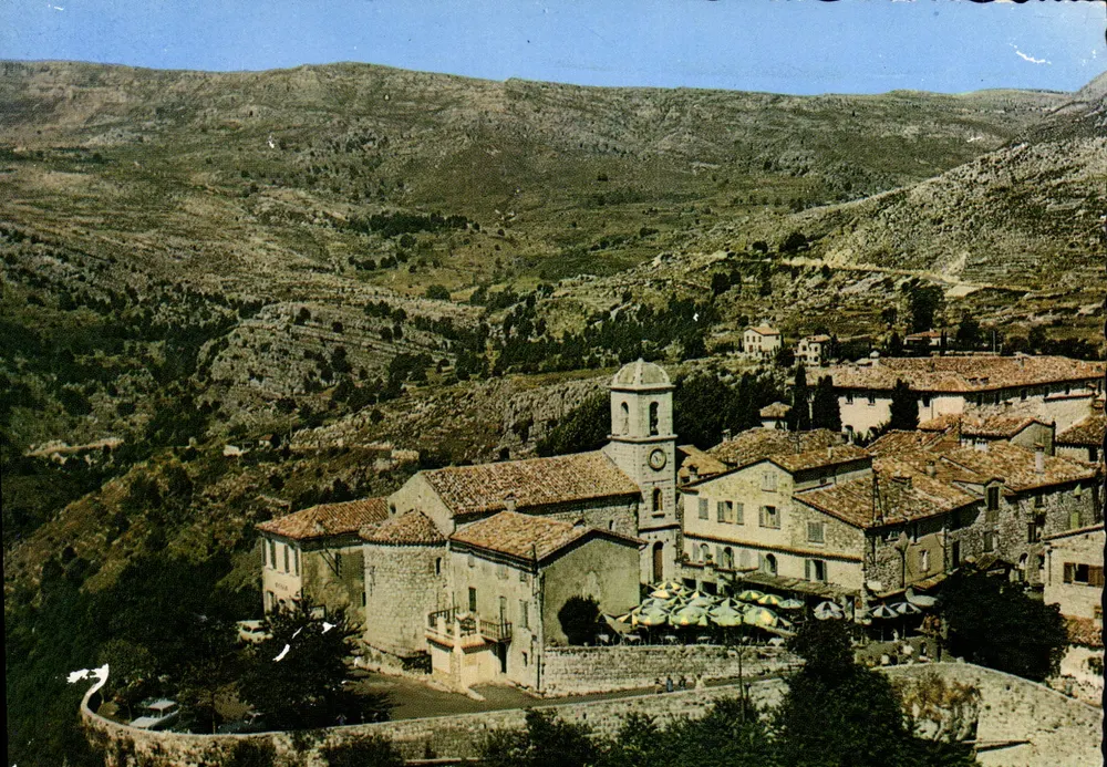 Gourdon (Alpes-Maritimes) — Die Place und die Kirche. H. 760 m. — Éditions SOFER - Vorderseite